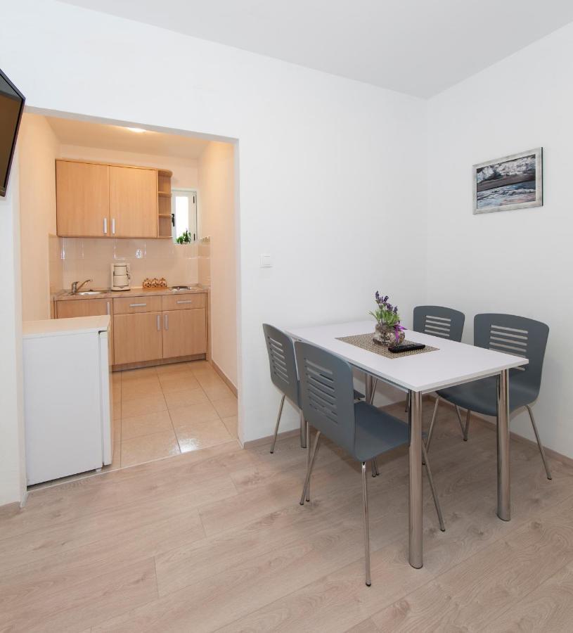 Apartmani Iva Tucepi Exterior photo