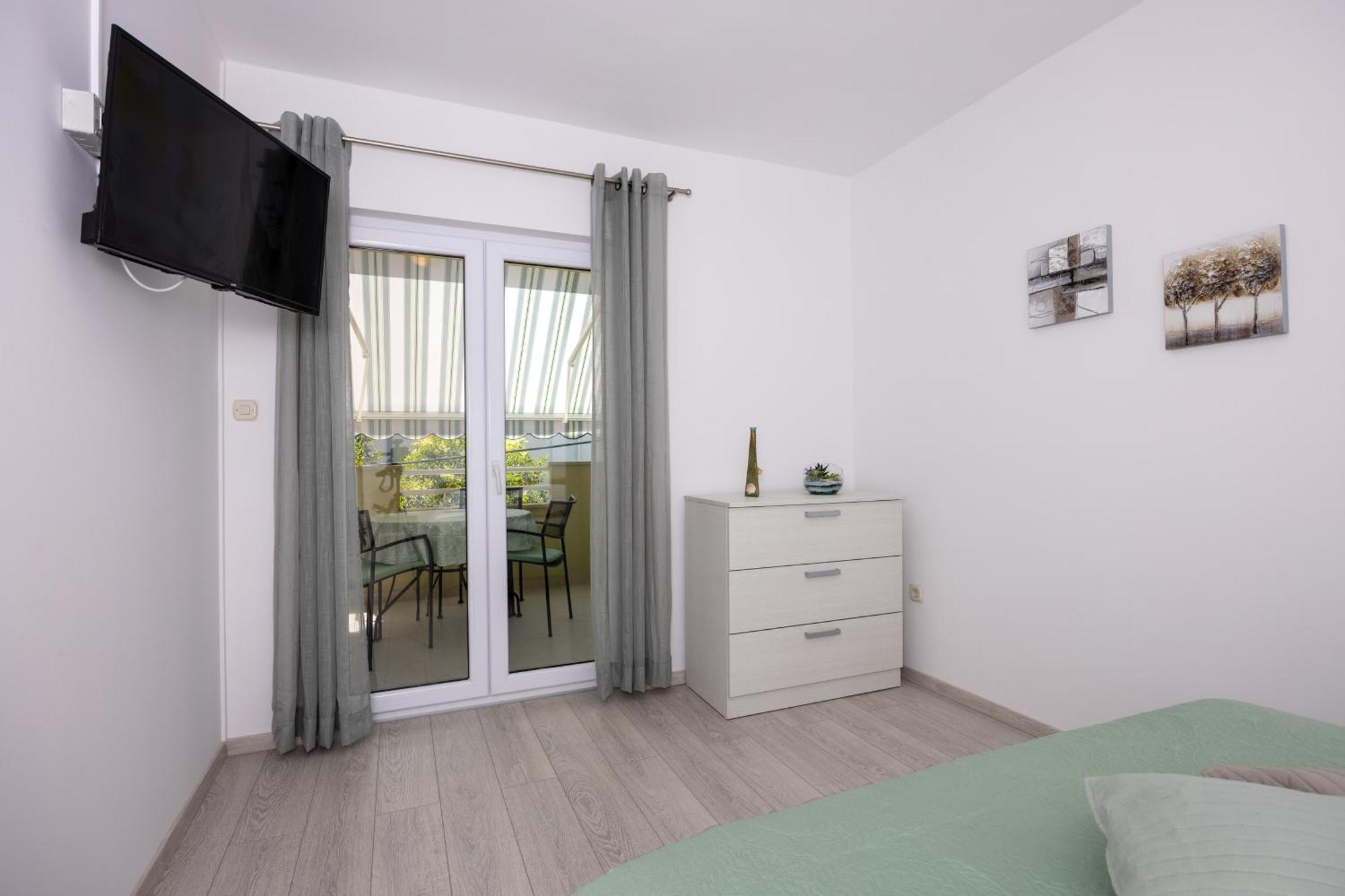 Apartmani Iva Tucepi Exterior photo